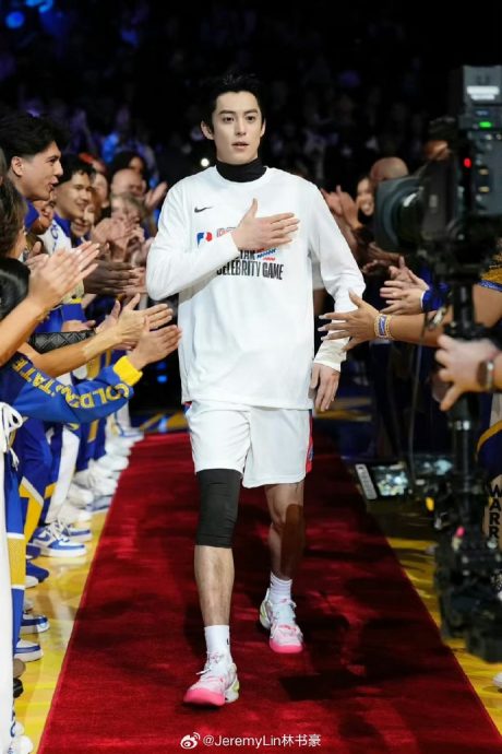 NBA全明星赛|王鹤棣找詹皇合照被拒 尴尬画面全曝光