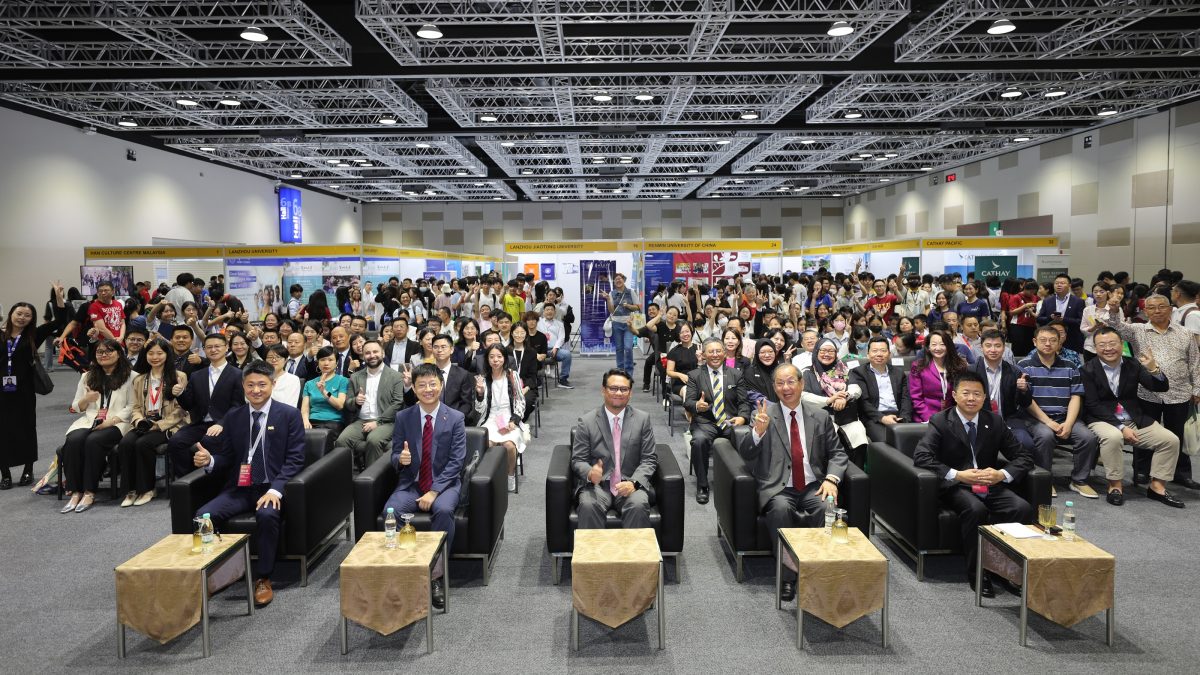 2025年第3届HSK留学中国与就业展开幕 聚集超30所中国顶尖大学