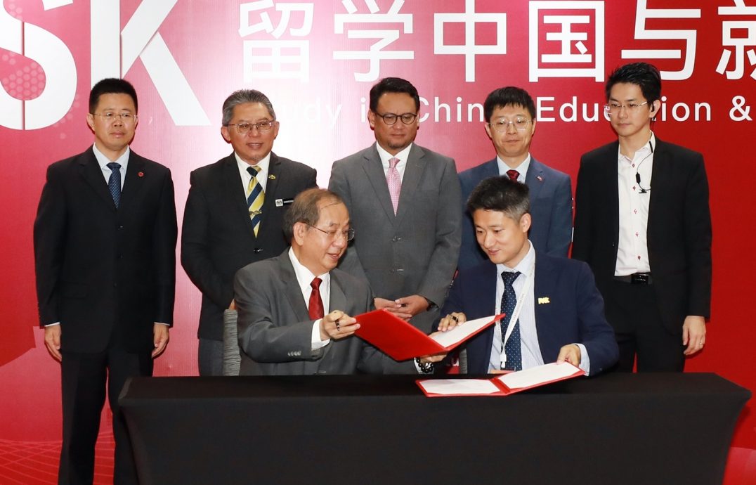 2025年第3届HSK留学中国与就业展开幕 聚集超30所中国顶尖大学