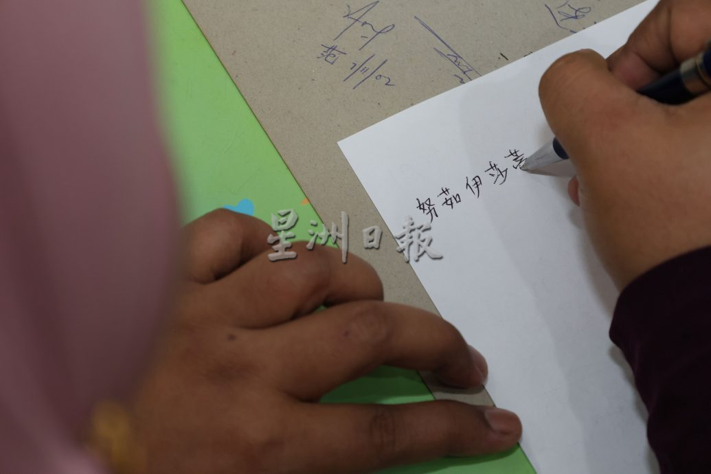 努茹四姐妹皆华小生 谈跨文化理解重要性