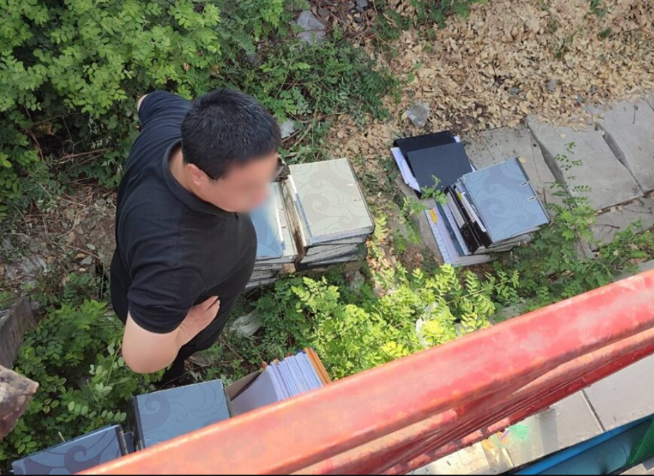 4名中国男子闯“曼谷倒塌大楼”!趁乱搬走32份机密文件被泰警抓包