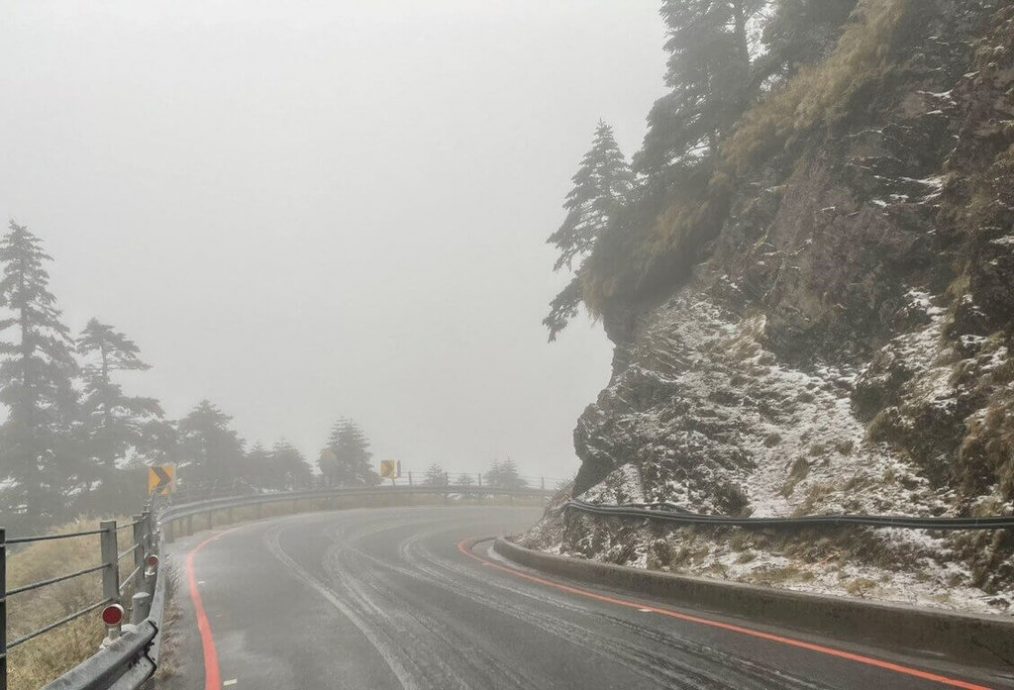 合欢山短暂降冰霰 台14甲线昆阳至松雪楼须挂雪链