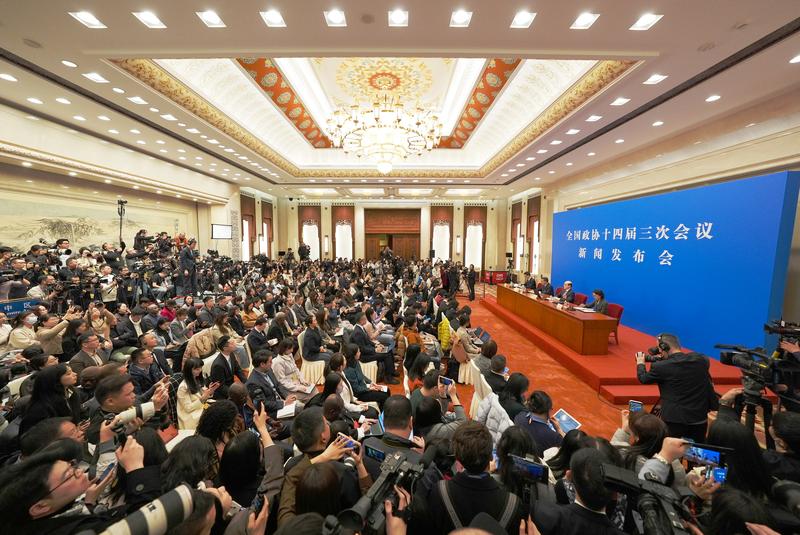 中国政协会议 | 发言人:高质量发展扎实推动 去年中国经济稳中有进