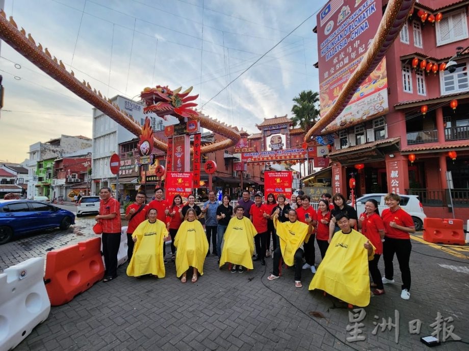 今天是“二月二龙抬头” 为孩子理发寓意鸿运当头