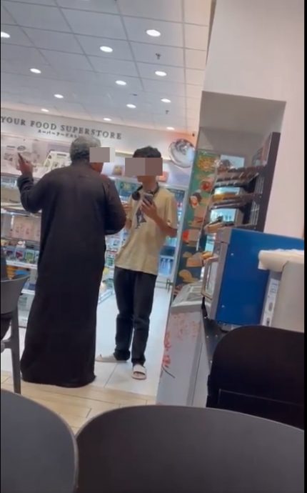 **全国综合**国:华男被误认,用餐被斋戒大叔掌掴引团结部长关注