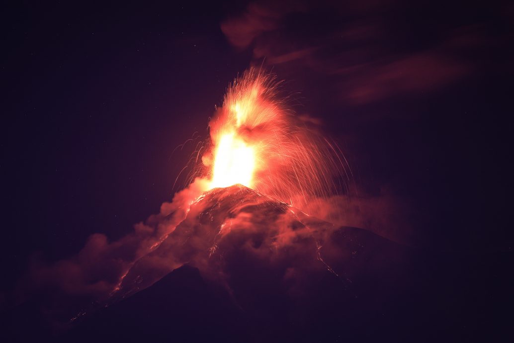 危地马拉火峰火山喷发 近300户家庭疏散