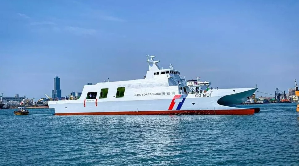 台湾海巡署查扣一艘涉嫌非法加油的中国船只
