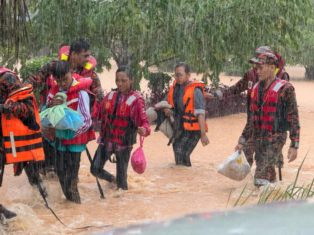 国:新闻:柔佛州强降雨 灾黎人数至今午2时攀升至1691人