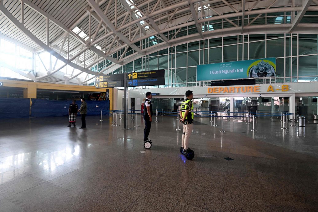 拚图三图,未签)峇厘岛海陆空全面停运 民众静思迎“静居日”