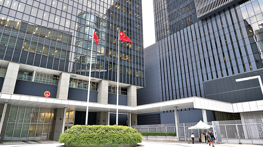 民调:港人对特区政府不满意度飙升16%