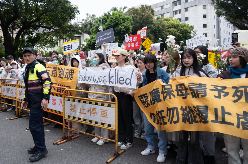 烧生殖器拔指甲 台姊妹涉虐死男案开庭 200人示威促判死