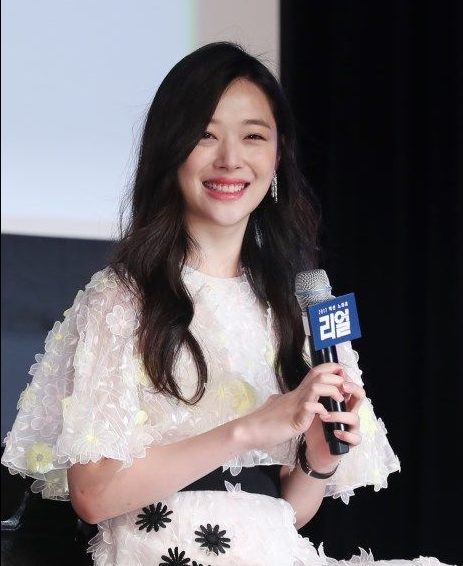 疑向母亲施压劝封口 雪莉哥呛金秀贤“懦夫”