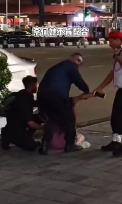 网传女子试图拐带小孩,警方指女子患有精神病