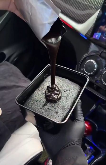 网红卖蛋糕随意标价被骂惨 网民要贸消部管一管