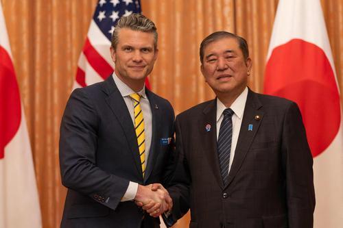 美日再换图TOPSHOT-JAPAN-US-DIPLOMACY