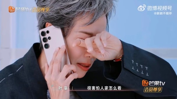 致敬梅艳芳还是COS哪吒? 叶童“扫把头”热爆《乘风》