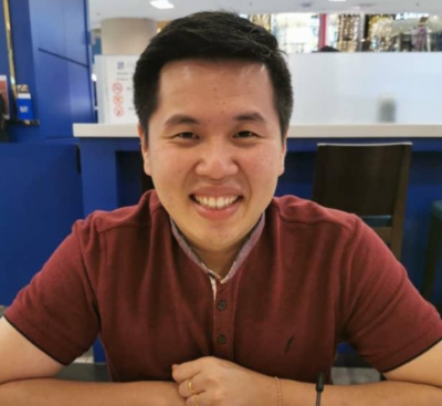 视频|轿车被摩托撞致严重损毁 代理:受伤骑士可索赔车主NCD