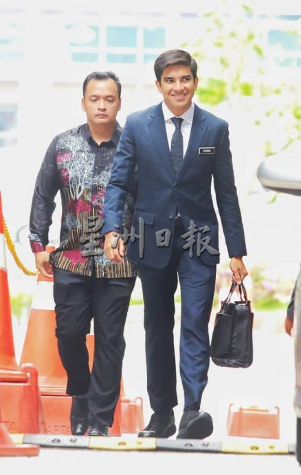 赛沙迪上诉案续审 赛沙迪父母贝拉齐现身