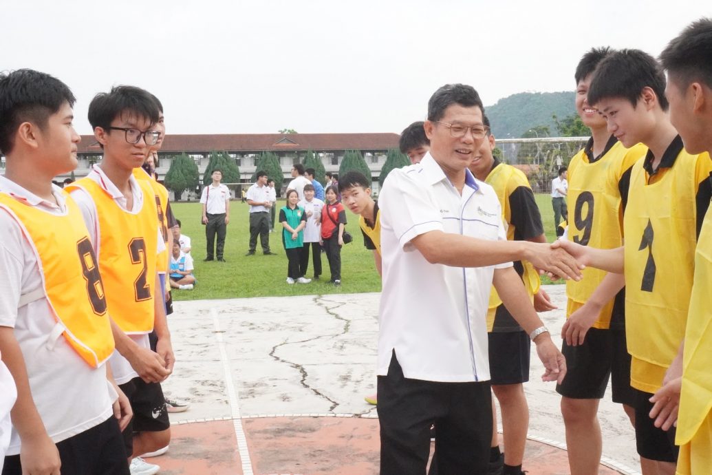 霹:学海学记|校园报道|主文|篮球热潮燃爆育才 青春一争高下