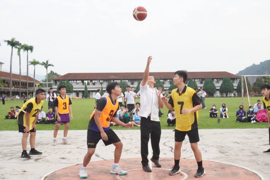 霹:学海学记|校园报道|主文|篮球热潮燃爆育才 青春一争高下