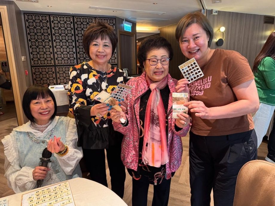 “容姨”谭倩红近况曝光 93岁玩Bingo相当精灵