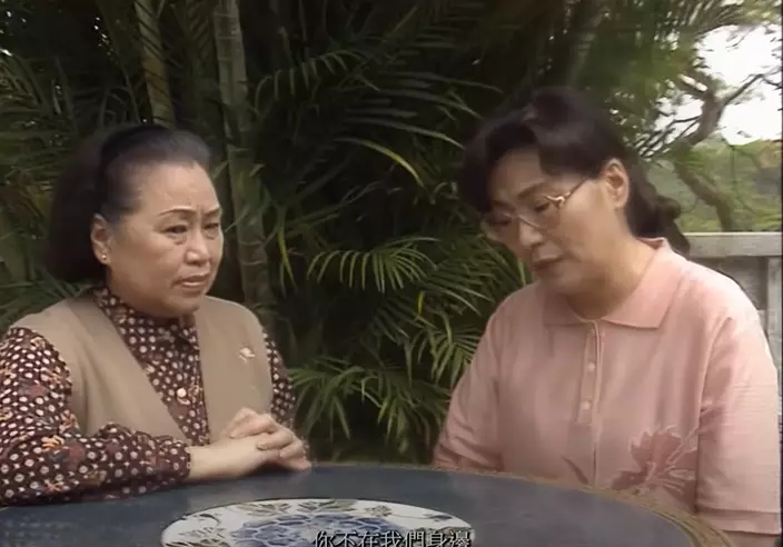 “容姨”谭倩红近况曝光 93岁玩Bingo相当精灵