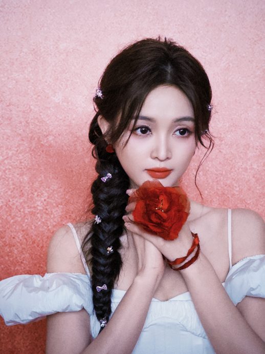《乘风》彩排至凌晨体力透支 吴宣仪突晕倒急抬走送医
