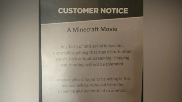 全球影院掀“鸡骑士”之乱 观众看《Minecraft》捣乱被警告