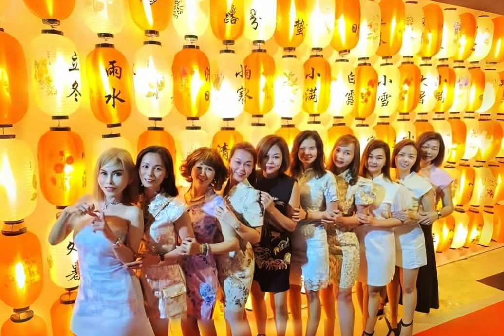 星角摄:穿中华服装寻美景打卡