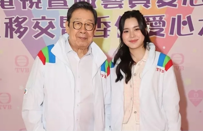 对谷峰离世感愕然 胡枫不介意做到100岁