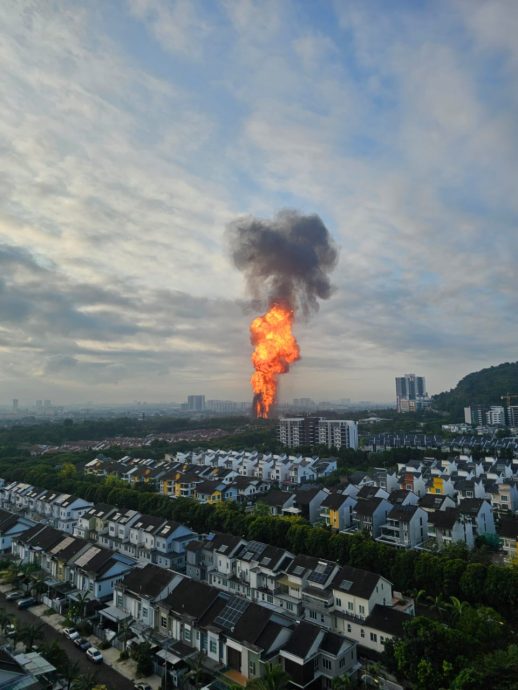 布特拉高原大火冲天 黄基全:天然气管爆裂所致