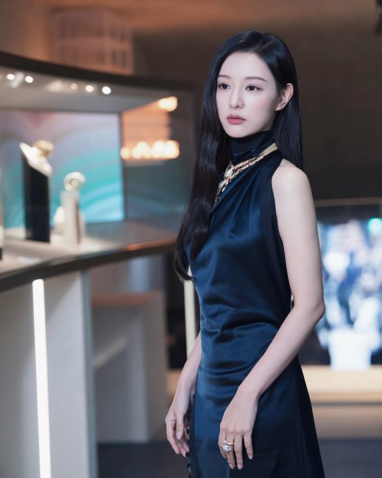 满手代言远超BLACKPINK IU被福布斯认证最吸金