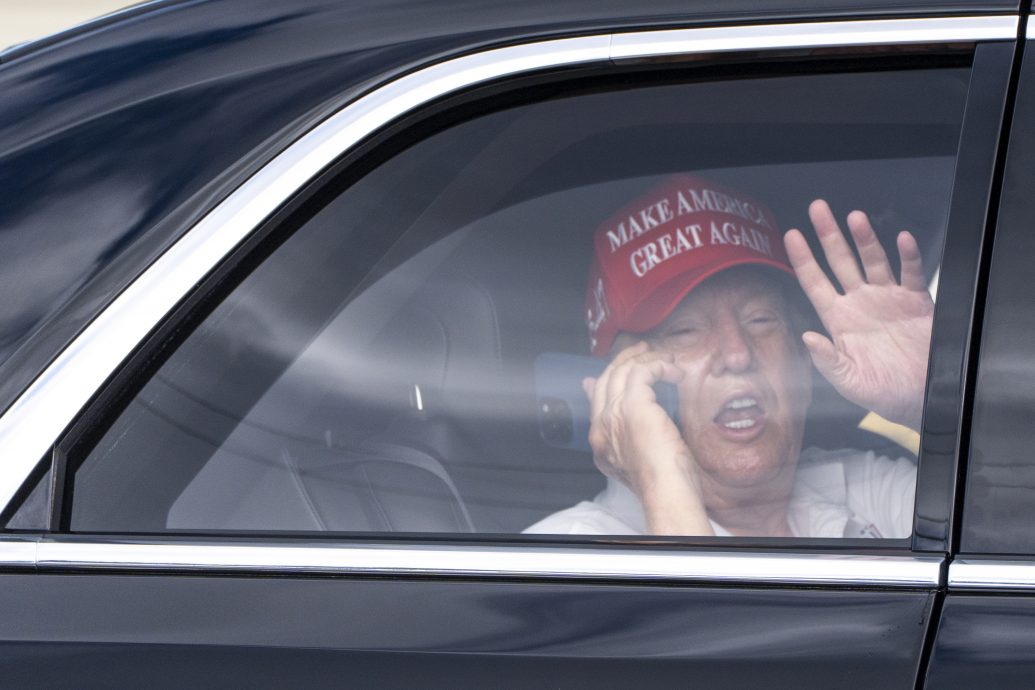 特朗普打高球 Trump:Trump