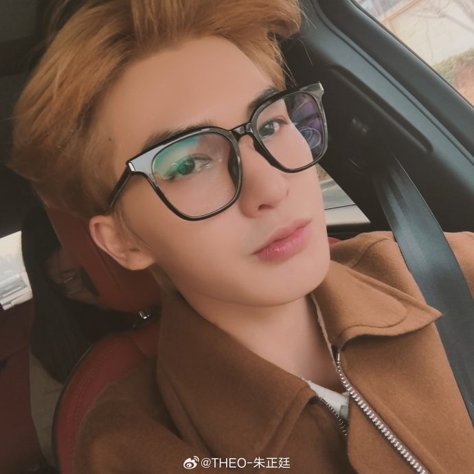 睡醒突看不见直接吓哭 朱正廷不敢再戴隐形眼镜