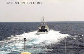菲海警船被指在黄岩岛附近危险接近中国海警舰