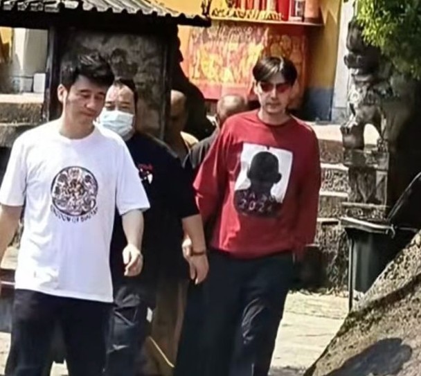 被目击庙宇祈福还愿 胡歌爆升格二宝爸