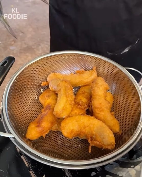 视频|炸香蕉加甜点酱料卖RM18? 网民怒批:抢钱!