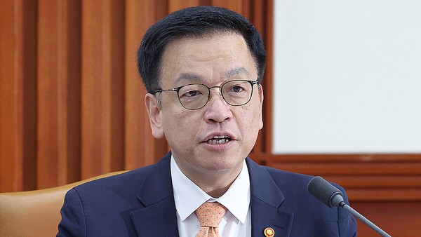 路透:韩国会提案弹劾财长崔相穆
