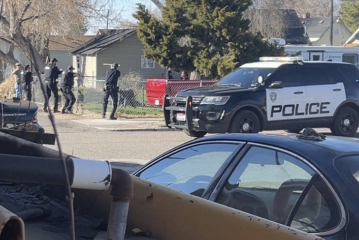 遭警连开9枪美17岁自闭症少年脑死 家人忍痛拔管