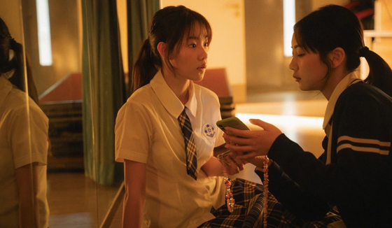 陈伟光/《夜校女生》《寄了一整个春天》:不落俗套的校园青春