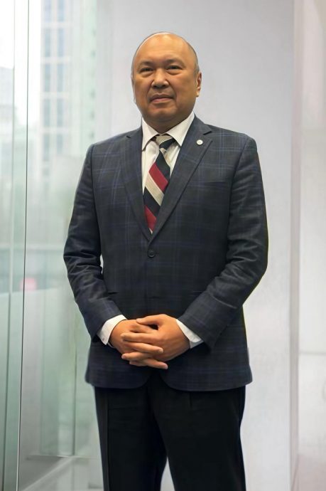 高峰控股交棒新一代