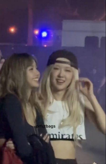 Jennie牛仔Look辣爆科切拉 Lisa携Rosé台下力撑姐妹