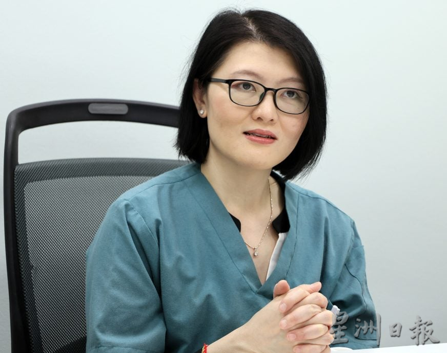 【防溺水/01】 天气炎热结伴玩水 辨别水中危险信号