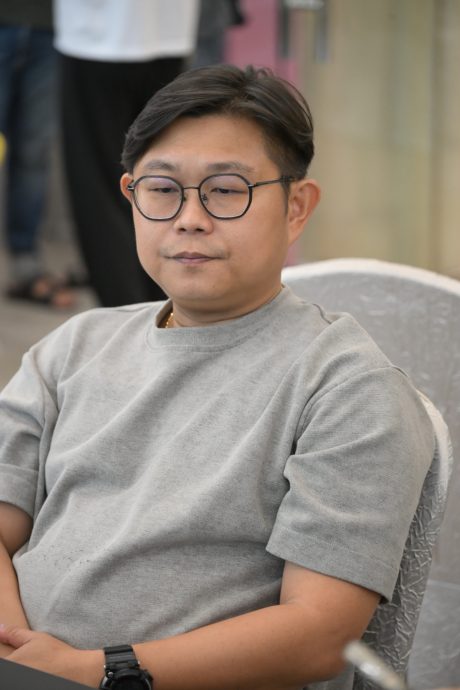Uncle Frankie逝世| 周青元送花篮致意 林德荣林健文抵灵堂吊唁