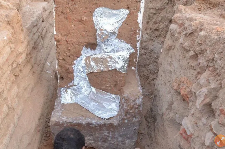 1000年前盘坐人骨出土 博物馆无法收藏原因好荒谬