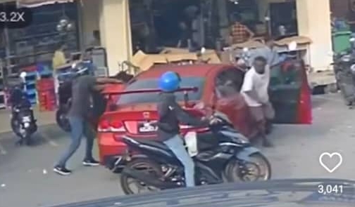 2匪当街玃夺金链/警方已锁定在逃同党的身份
