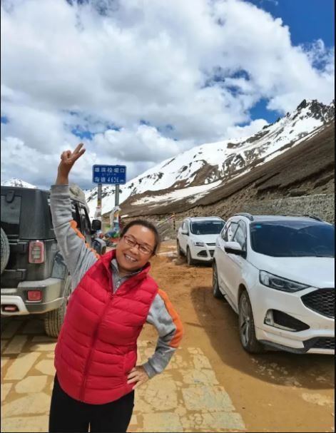 拚盘)60岁“自驾游阿姨”出走到了康城:希望越来越多的普通人被看见