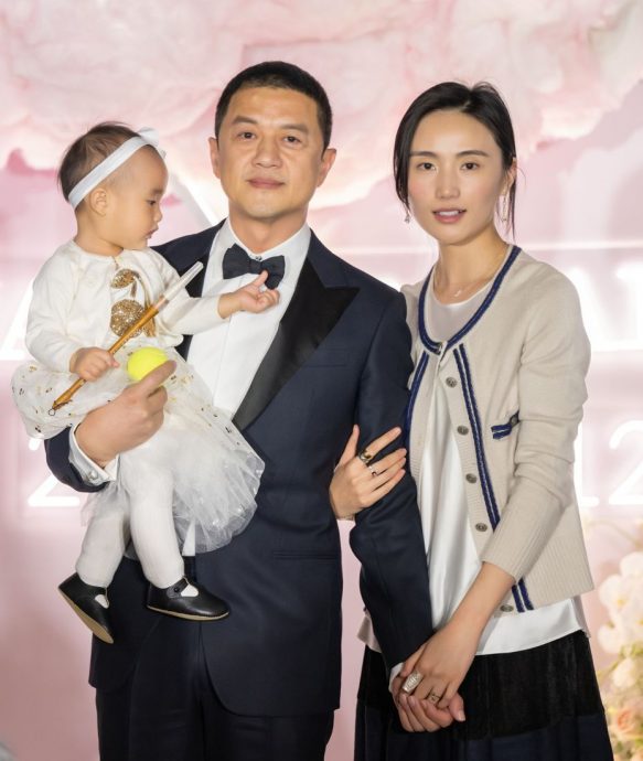李亚鹏负债经济欠佳 小19岁嫩妻认“搬离豪宅住小房”