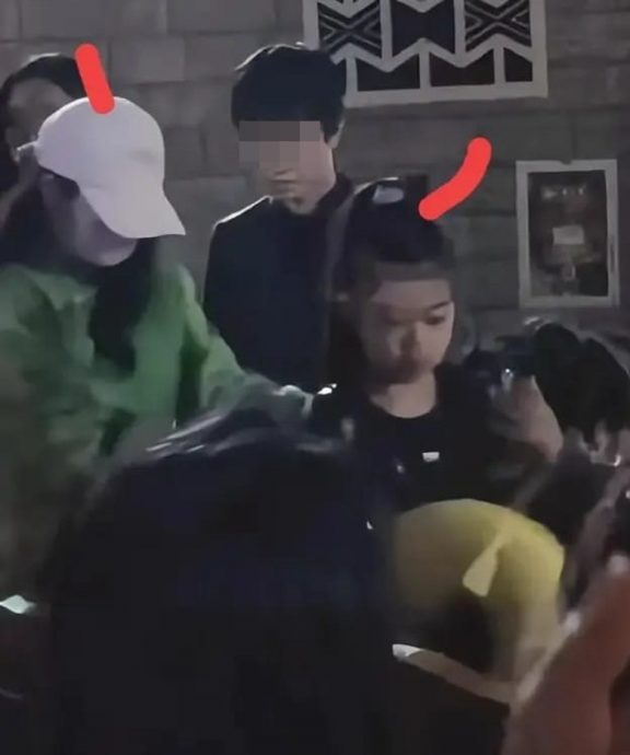 章子怡捧场陈丽君越剧 笑认与女儿被圈粉