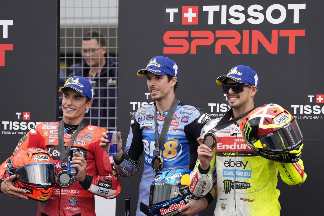英国站MotoGP|终结哥哥6连冠胜势 亚历士今年首称霸冲刺赛